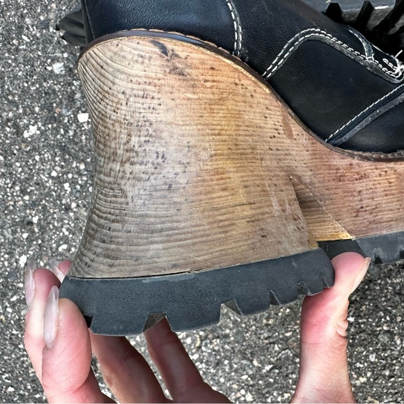 Y2K London Underground platform wooden heel mule - Picture 5 of 9